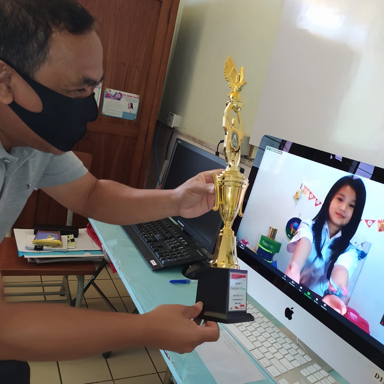 Foto_Merayakan_HUT_RI_Juara_1_Kelas_4_